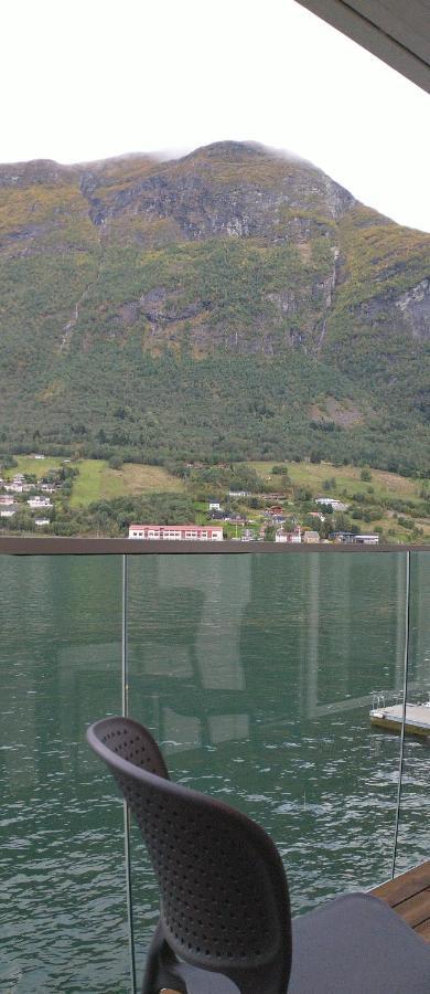 Nesset Fjordcamping Hotel Olden Exterior photo